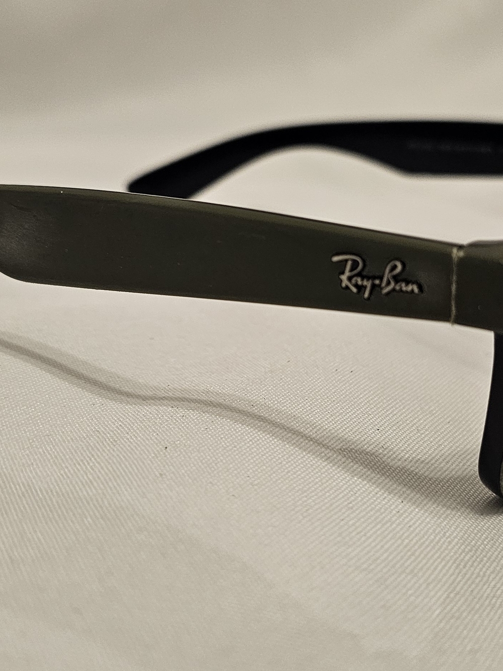 Ray-Ban Classic Wayfarer Sunglasses in Olive Green with Black Case - Picture 5 of 8